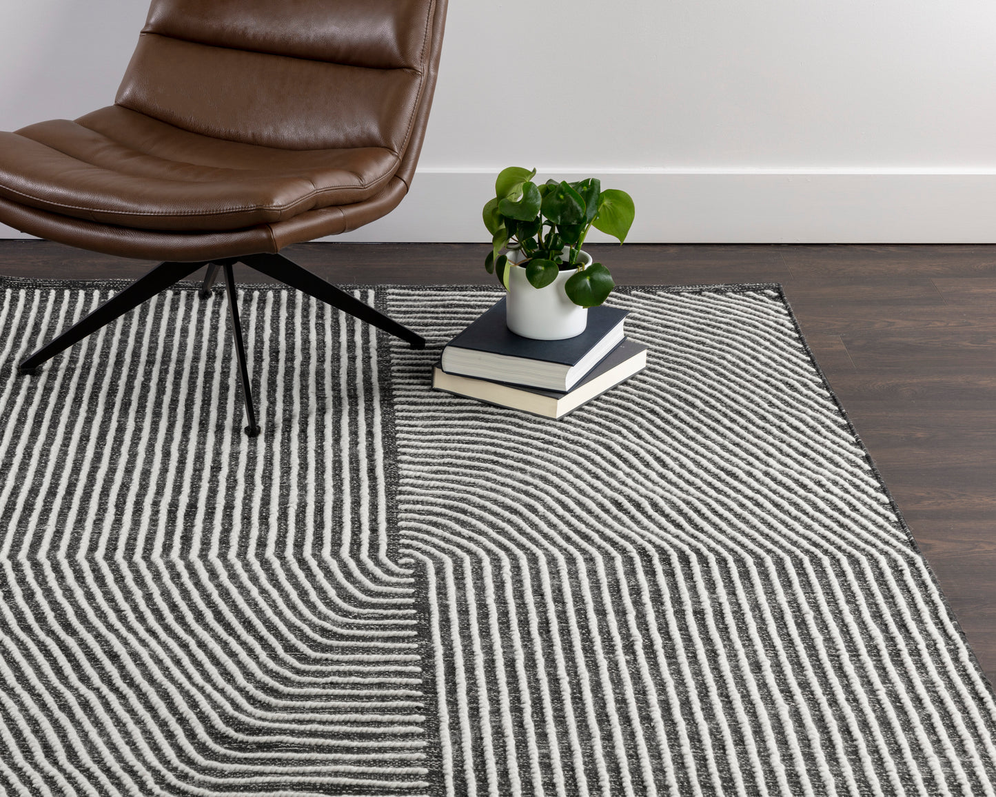 NAHLA SERENE HAND-WOVEN RUG - BLACK / WHITE- 9' X 12'