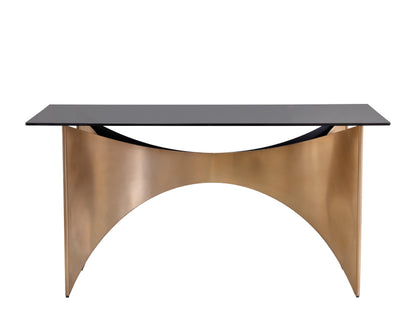 NAHLA LONDON DESK