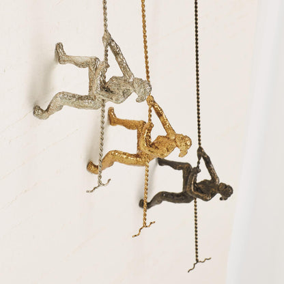 CLIMBING WOMAN-WALL MOUNTED