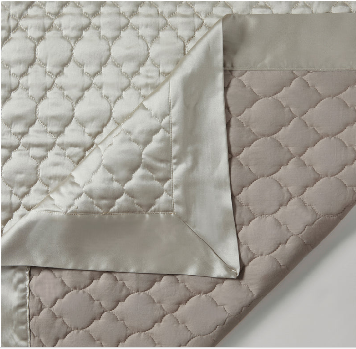 HIGH SHINE SATIN QUATREFOIL QUILT