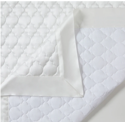 HIGH SHINE SATIN QUATREFOIL QUILT