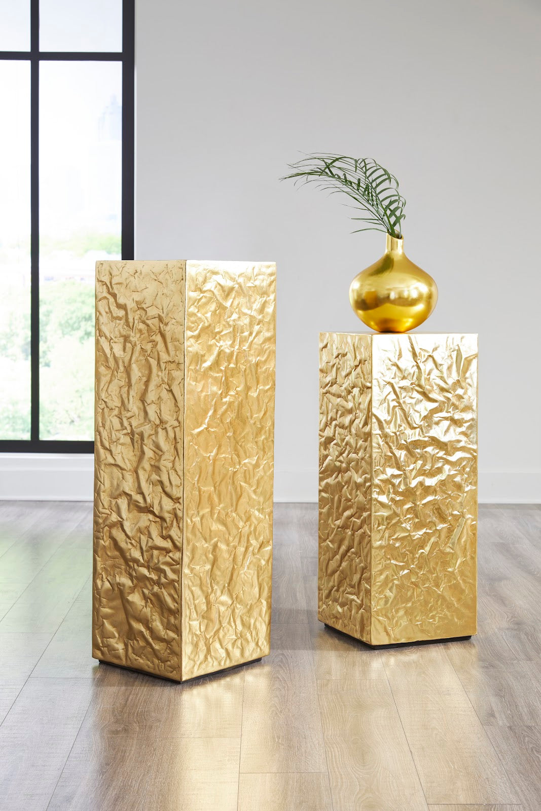 Crumpled Pedestal, Gold, LG